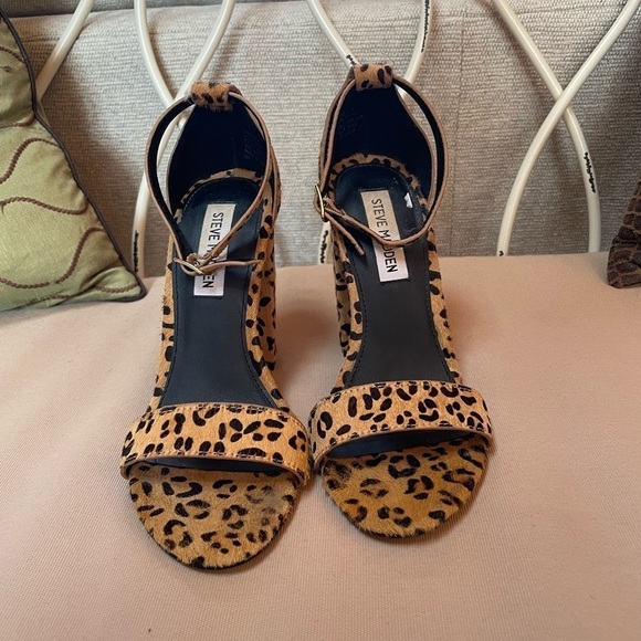 Steve Madden Carrson Real Fur Sandal in Leopard Multi Size 7 - Picture 4 of 9